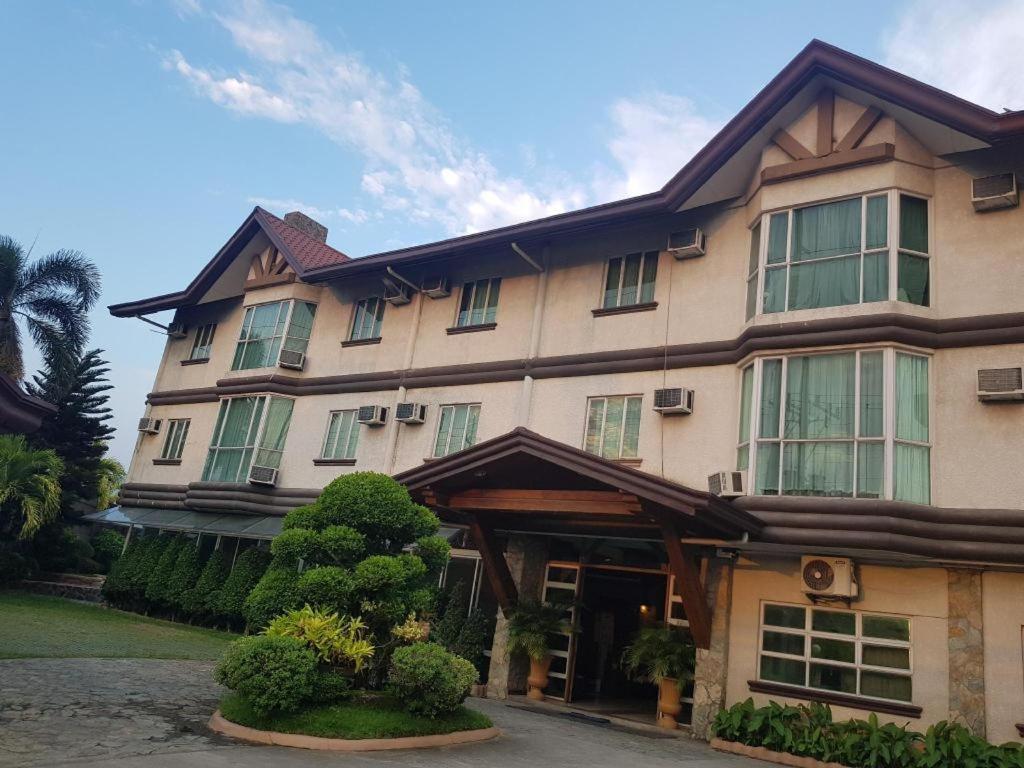Chocolate And Berries Hotel Baliuag Buitenkant foto