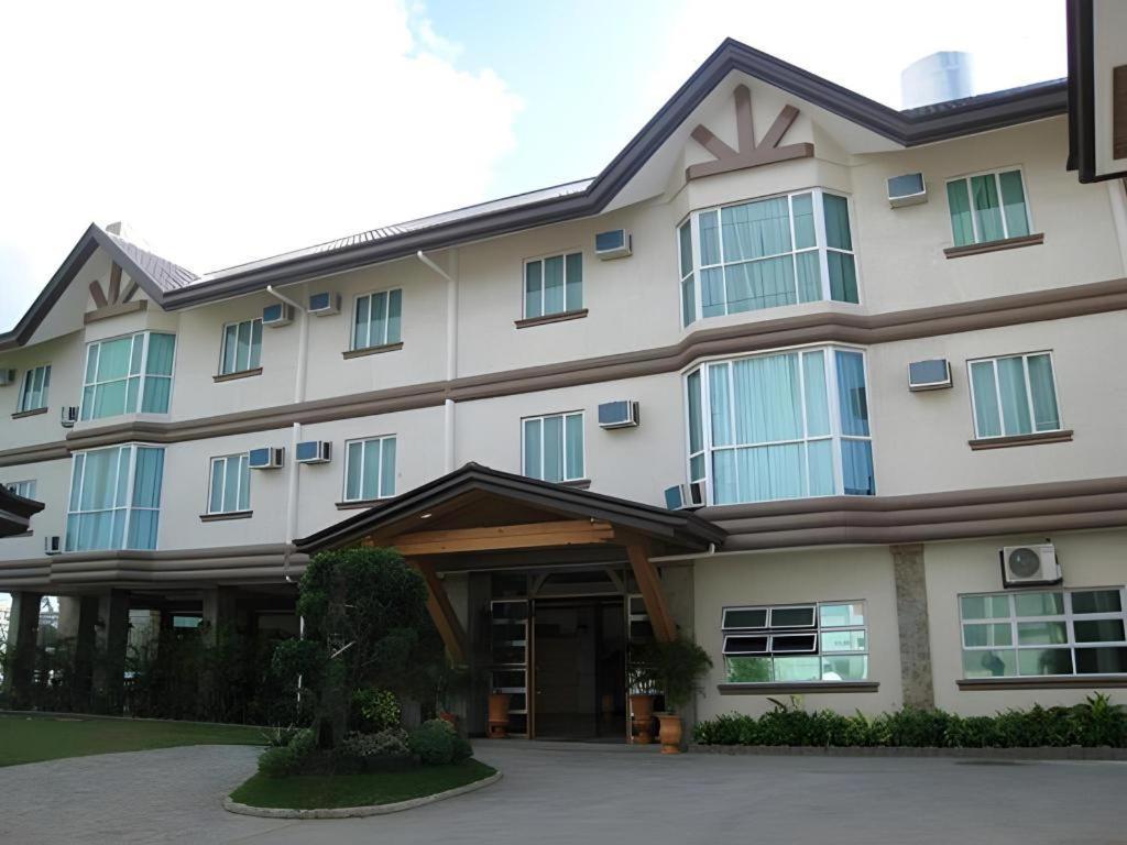 Chocolate And Berries Hotel Baliuag Buitenkant foto
