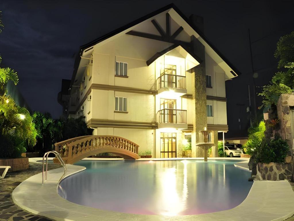 Chocolate And Berries Hotel Baliuag Buitenkant foto
