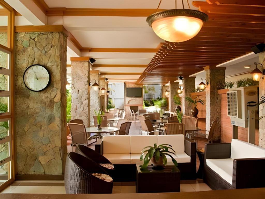 Chocolate And Berries Hotel Baliuag Buitenkant foto
